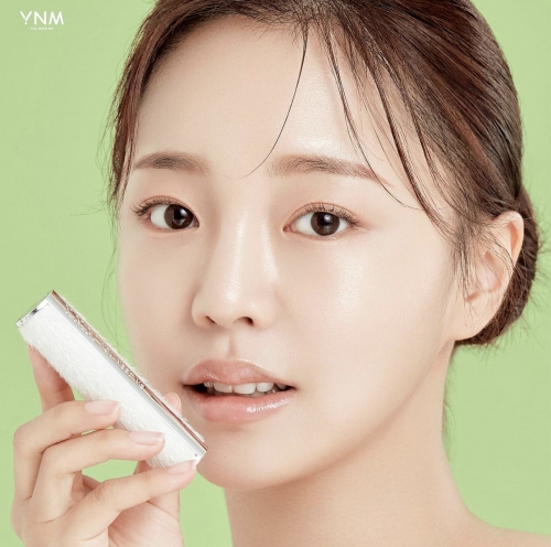 YNM         Natural Melting Honey Lip Balm  5