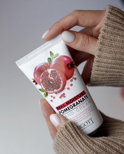 Jigott       Real moisture pomegranate hand cream  2
