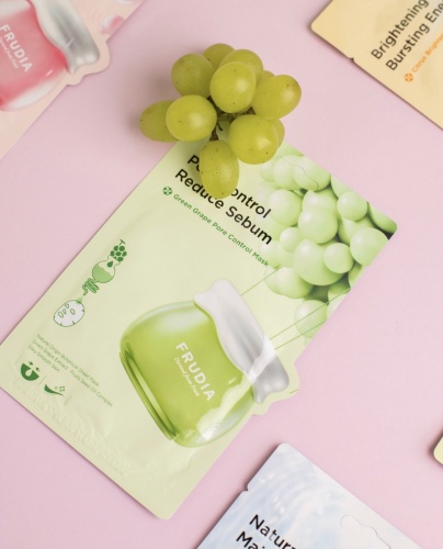 Frudia      Green grape pore control mask  2