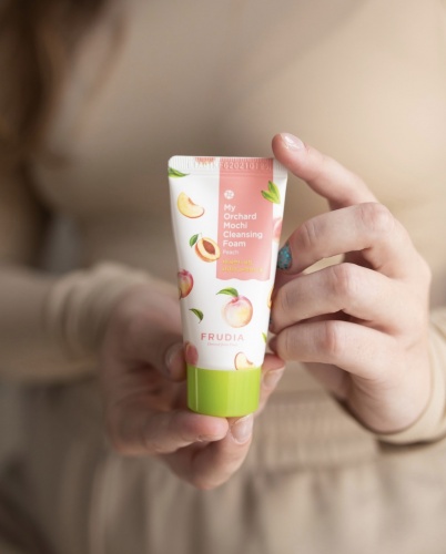 Frudia        My orchard mochi cleansing foam peach  6