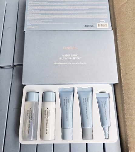 Laneige  -  5   Water bank blue hyaluronic 5 step essential kit  4