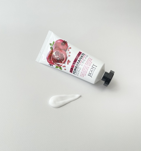 Jigott       Real moisture pomegranate hand cream  3