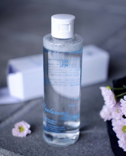 J:on        Hyaluronic acid toner  4